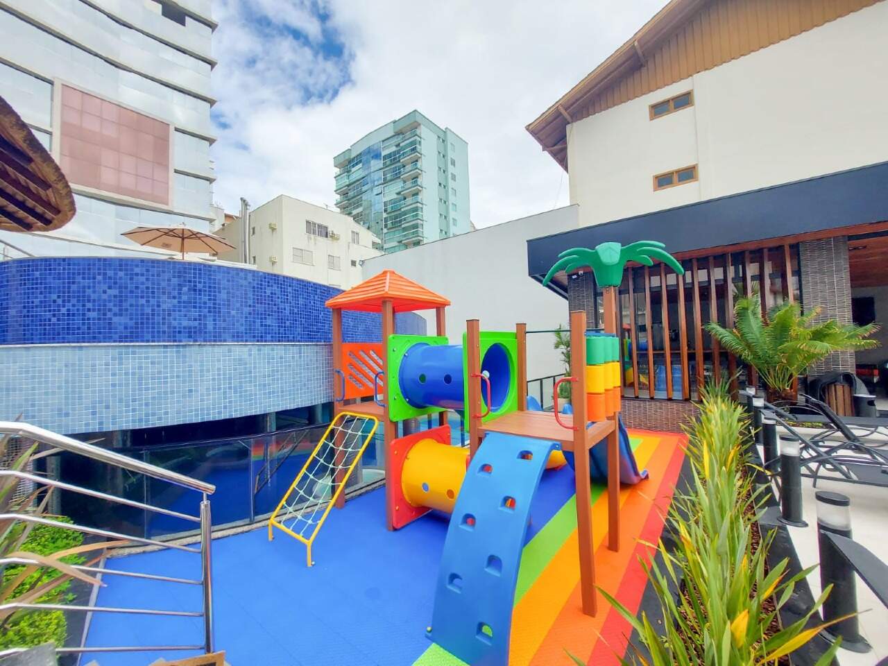 Apartamento à venda no Meia Praia: Playground