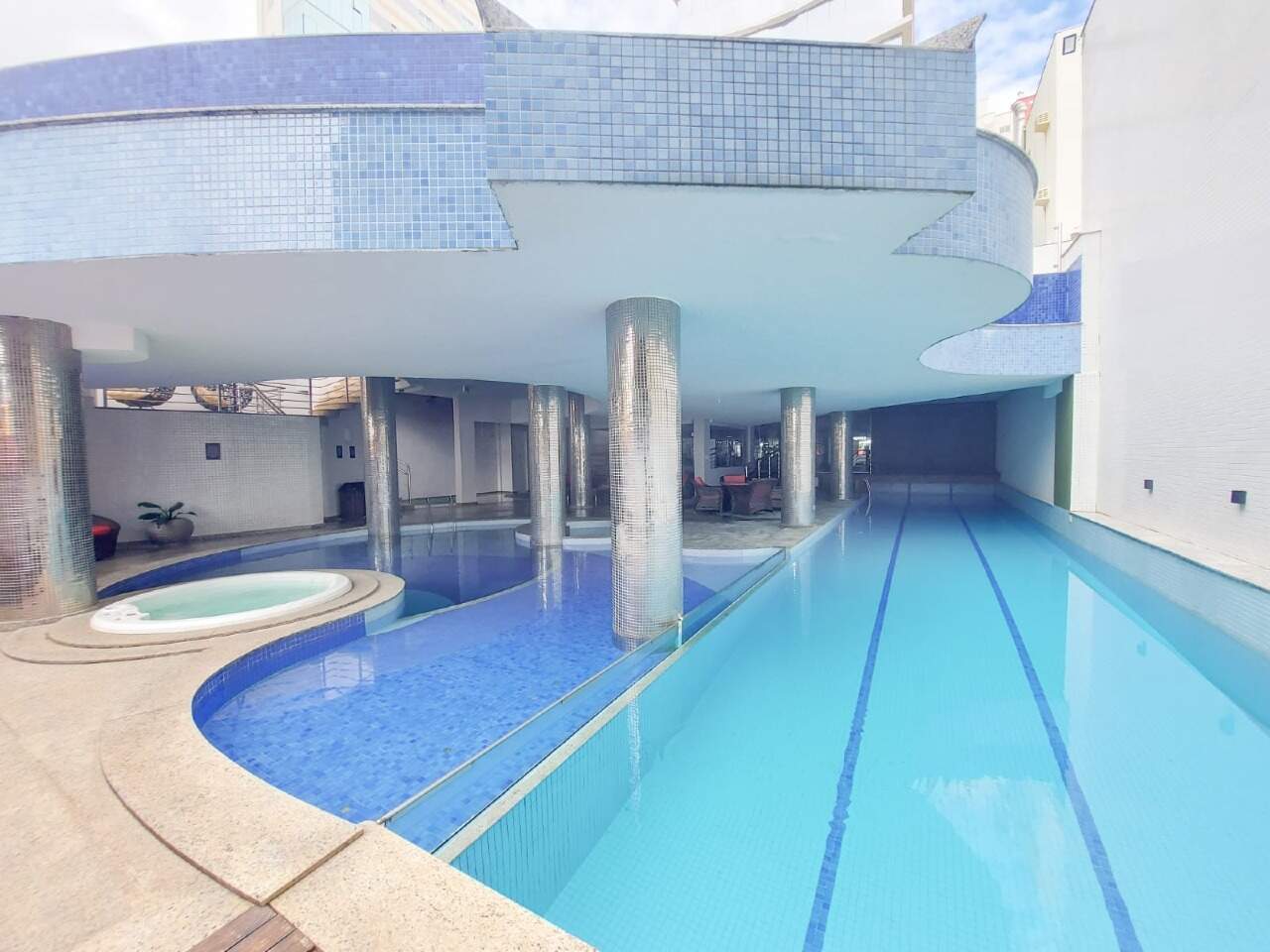 Apartamento à venda no Meia Praia: Piscinas aquecidas