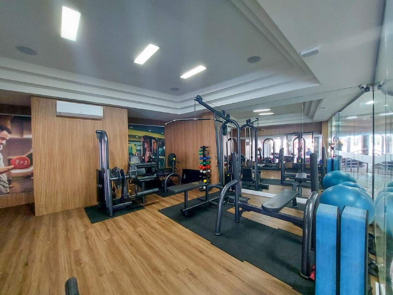 Apartamento à venda no Meia Praia: Academia