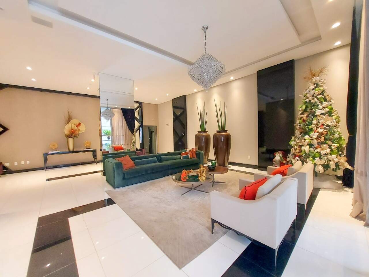 Apartamento à venda no Meia Praia: Hall Social