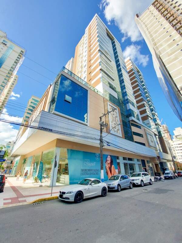 Apartamento à venda no Meia Praia: Fachada