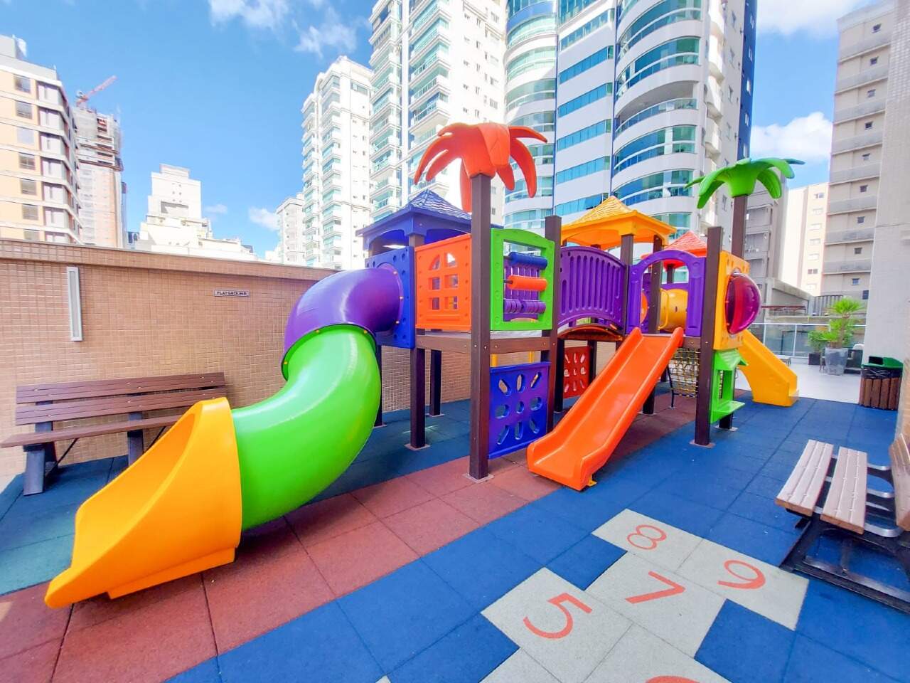 Apartamento à venda no Meia Praia: Playground 