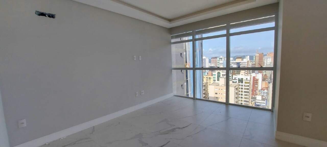 Apartamento à venda no Meia Praia: Sala de estar