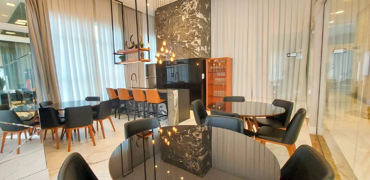 Apartamento à venda no Meia Praia: Espaço Gourmet