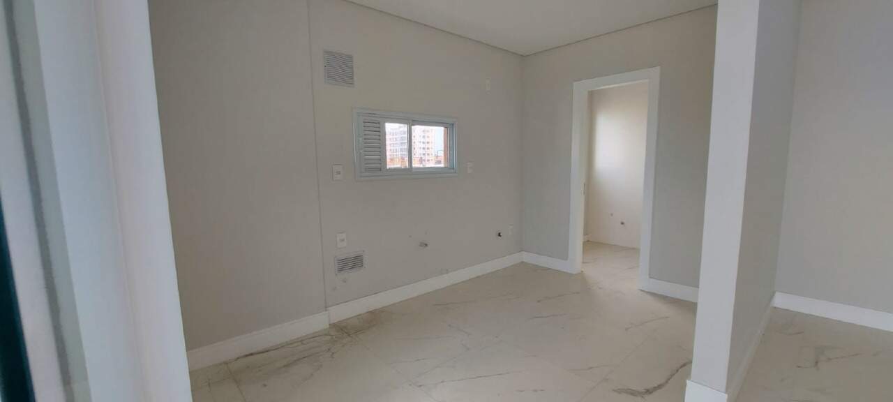 Apartamento à venda no Meia Praia: Cozinha 