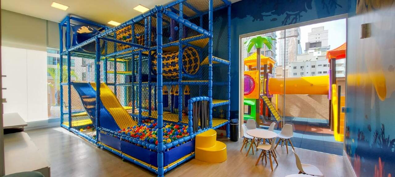 Apartamento à venda no Meia Praia: Brinquedoteca