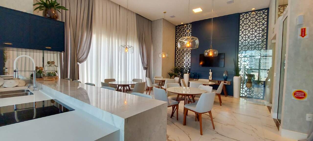 Apartamento à venda no Meia Praia: Salão de festas