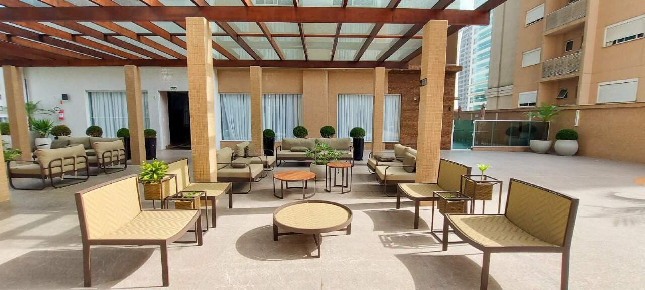 Apartamento à venda no Meia Praia: Estar externo