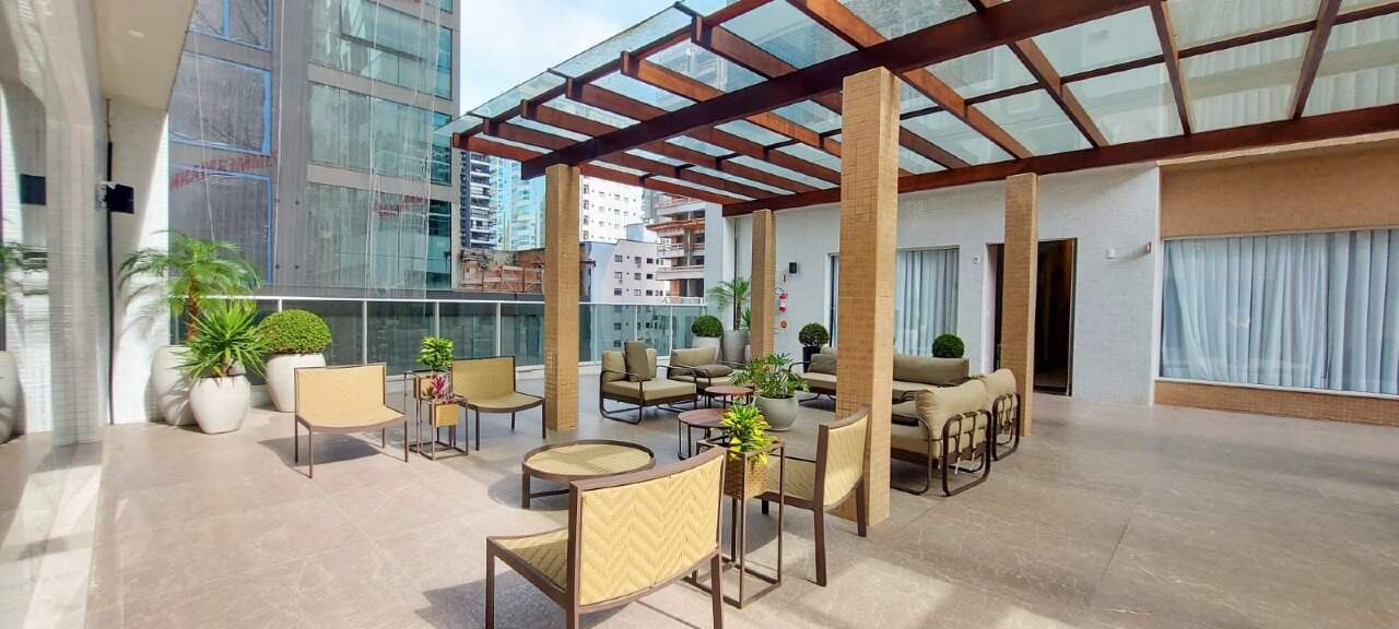 Apartamento à venda no Meia Praia: Estar externo