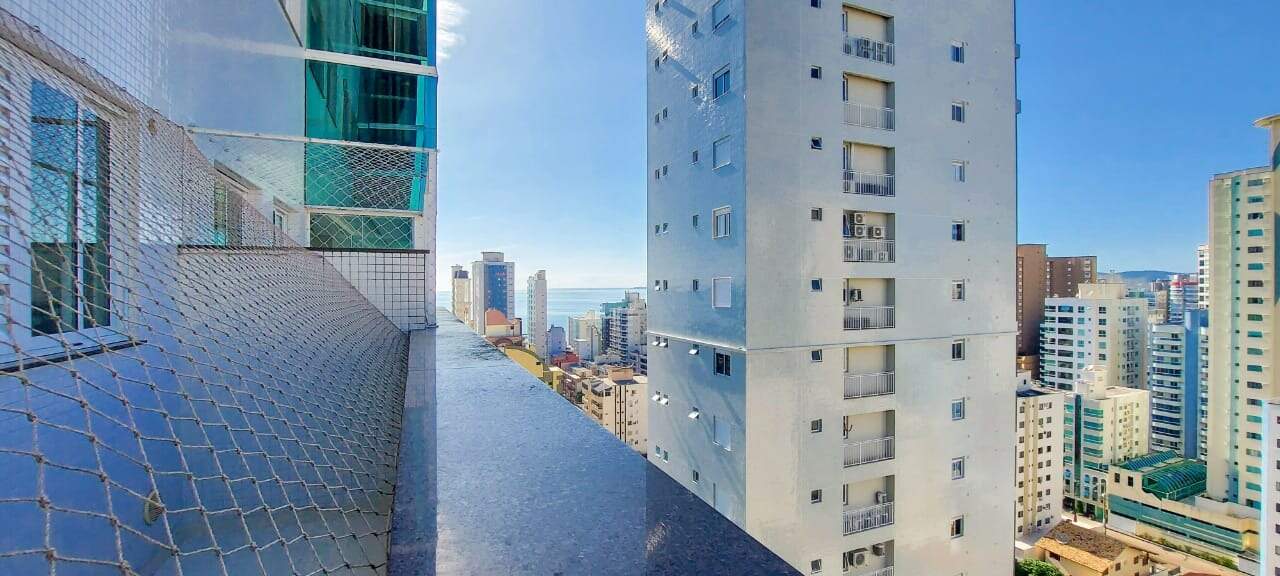 Apartamento à venda no Meia Praia: Vista