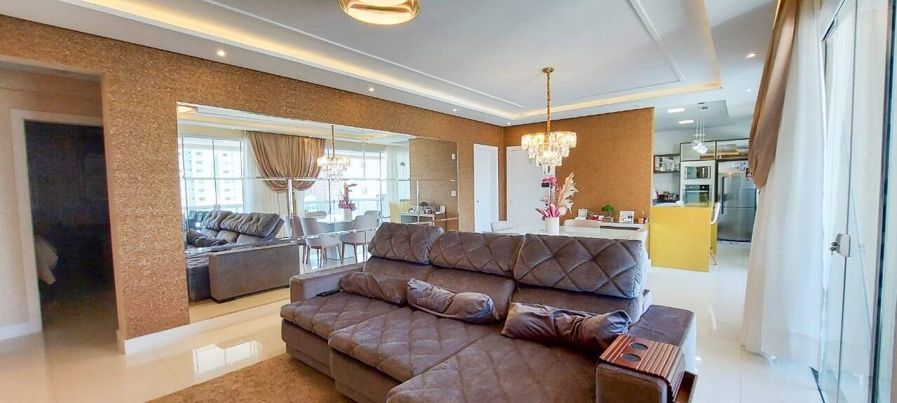 Apartamento à venda no Meia Praia: Sala de estar