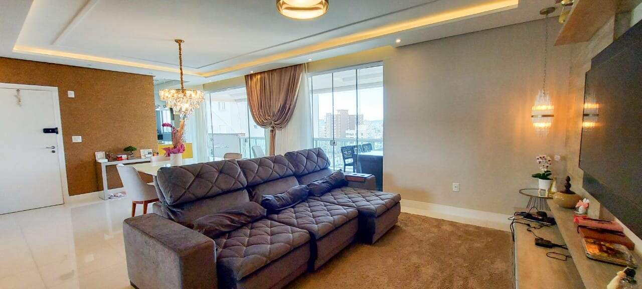 Apartamento à venda no Meia Praia: Sala de estar