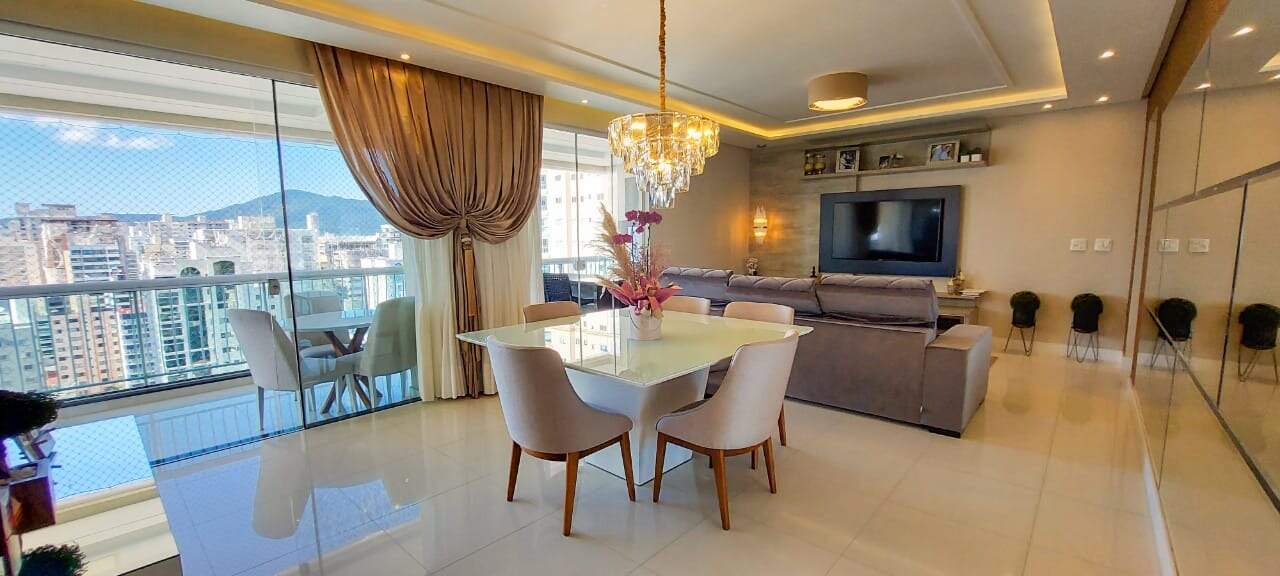 Apartamento à venda no Meia Praia: Sala de jantar