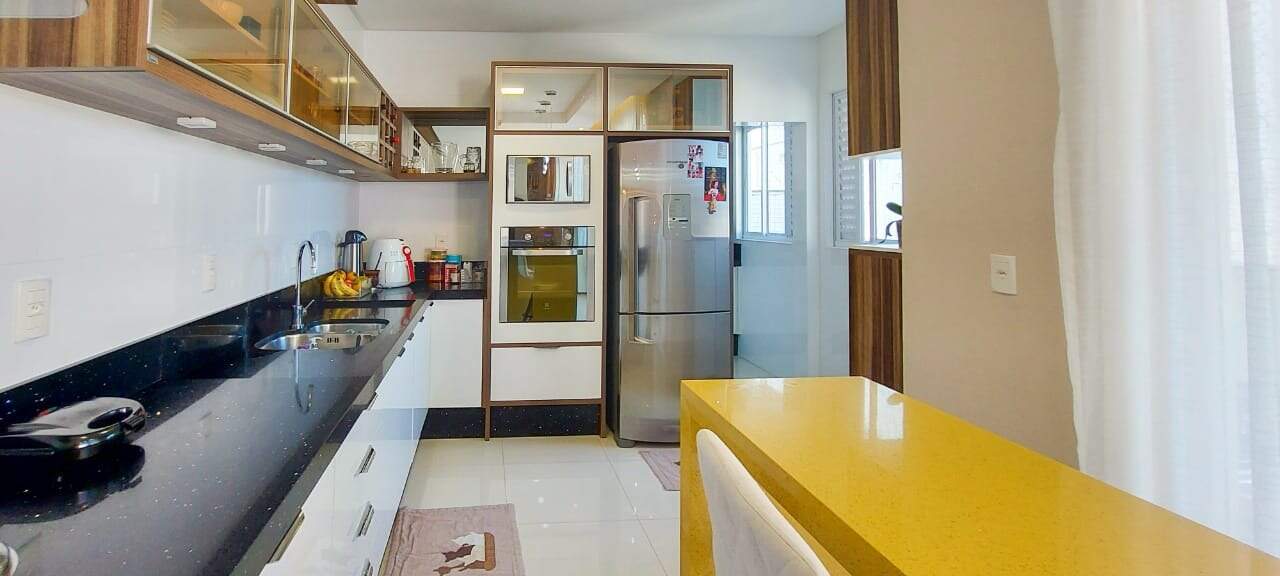 Apartamento à venda no Meia Praia: Cozinha