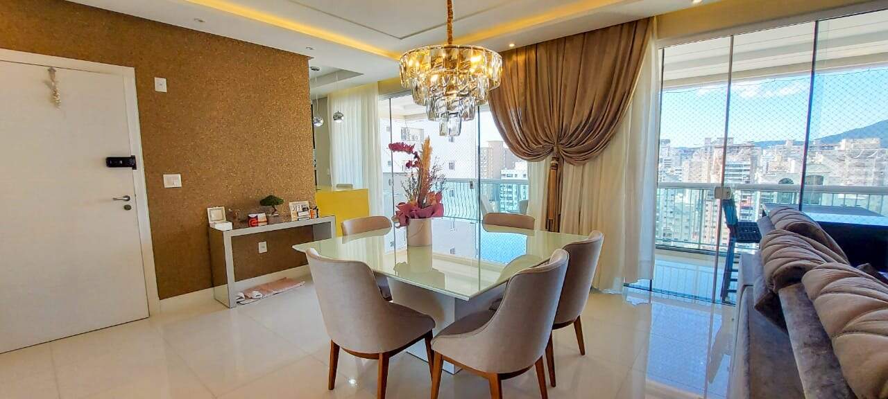 Apartamento à venda no Meia Praia: Sala de jantar