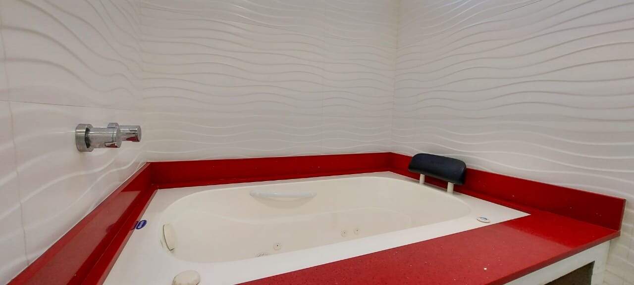 Apartamento à venda no Meia Praia: Suíte