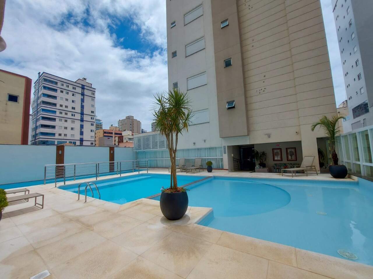 Apartamento à venda no Meia Praia: 