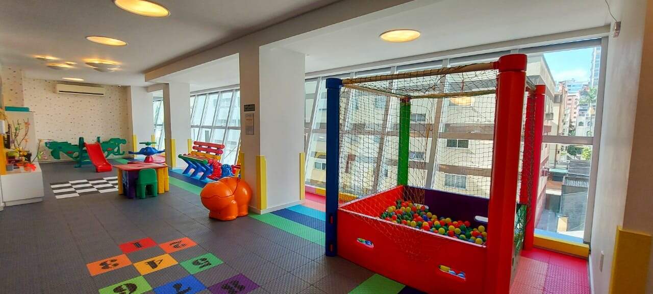 Apartamento à venda no Meia Praia: 