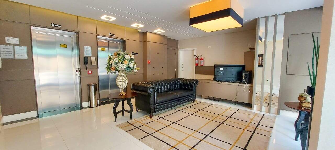 Apartamento à venda no Meia Praia: Hall Social