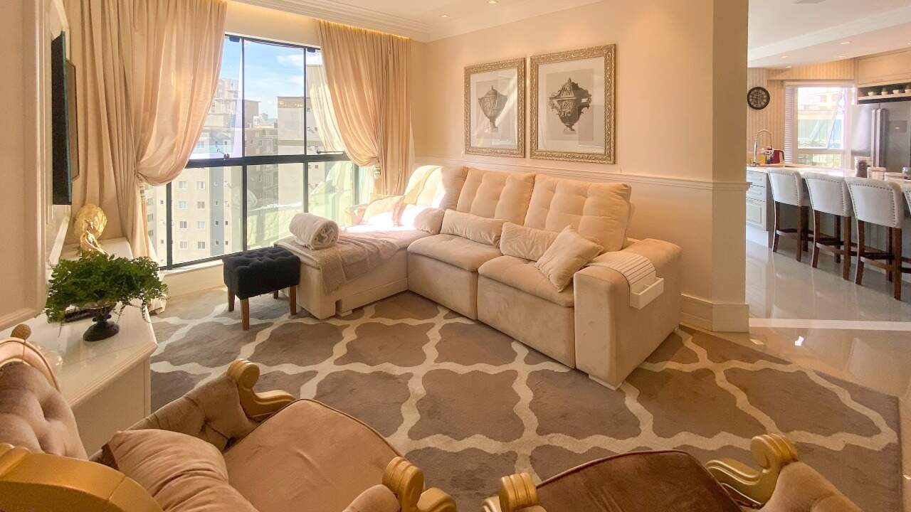 Apartamento à venda no Meia Praia: Sala de estar