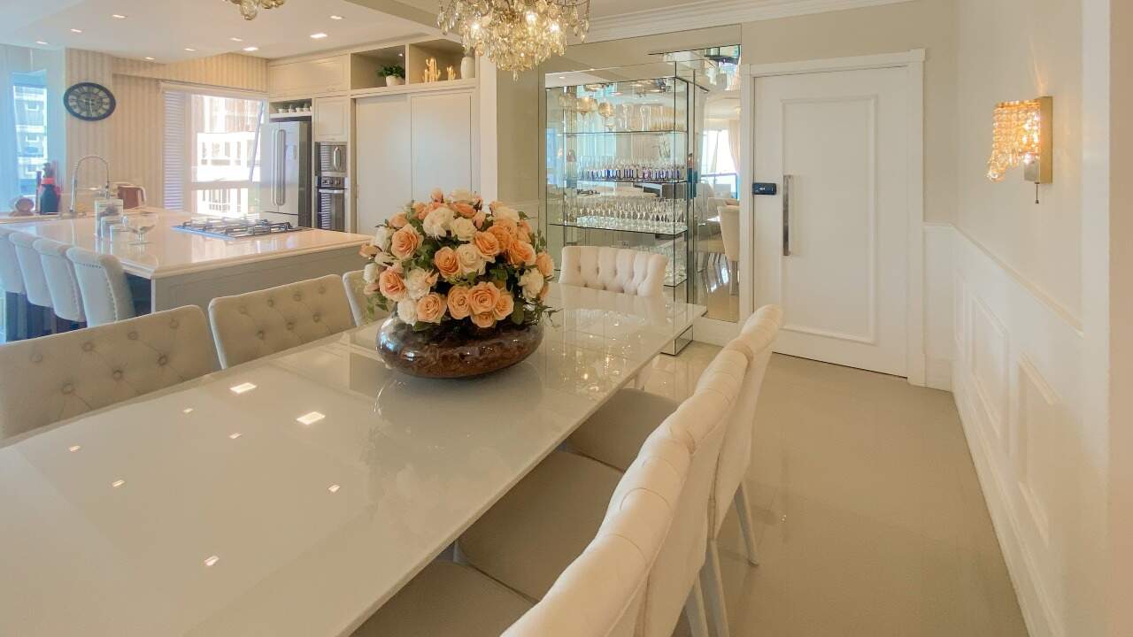 Apartamento à venda no Meia Praia: Sala de jantar