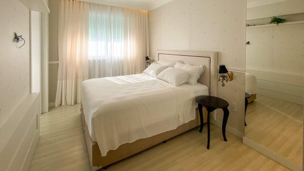 Apartamento à venda no Meia Praia: Suíte 03