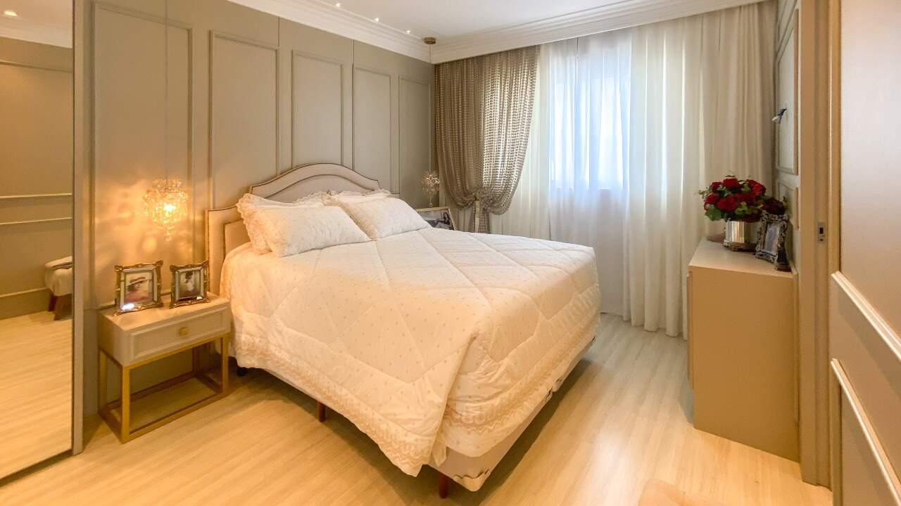 Apartamento à venda no Meia Praia: Suíte 01