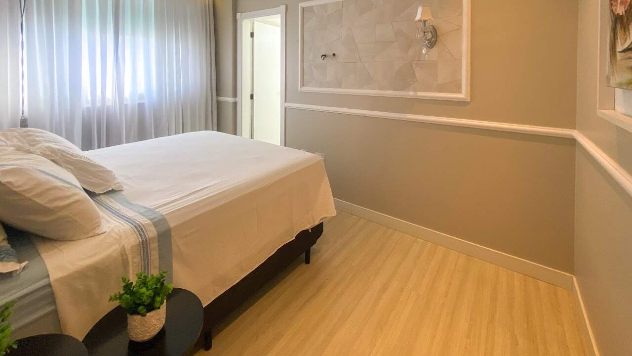 Apartamento à venda no Meia Praia: Suíte 02