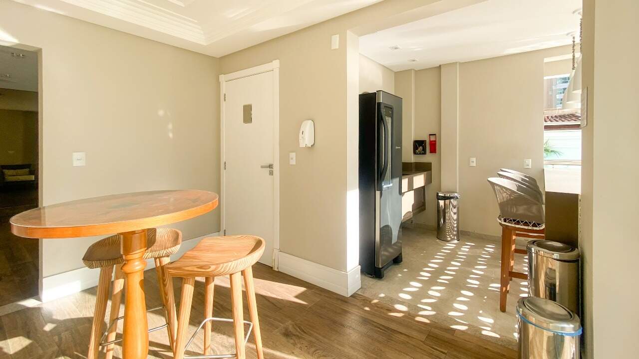 Apartamento à venda no Meia Praia: Área gourmet