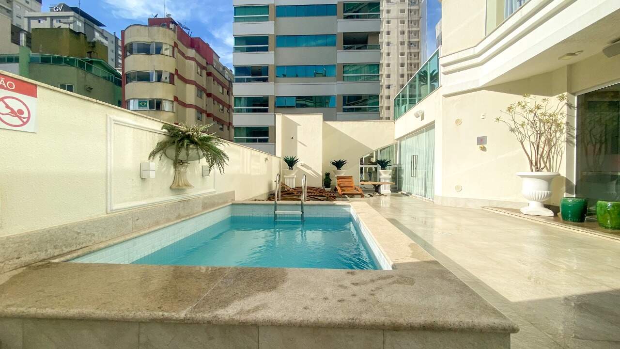 Apartamento à venda no Meia Praia: Piscina infantil