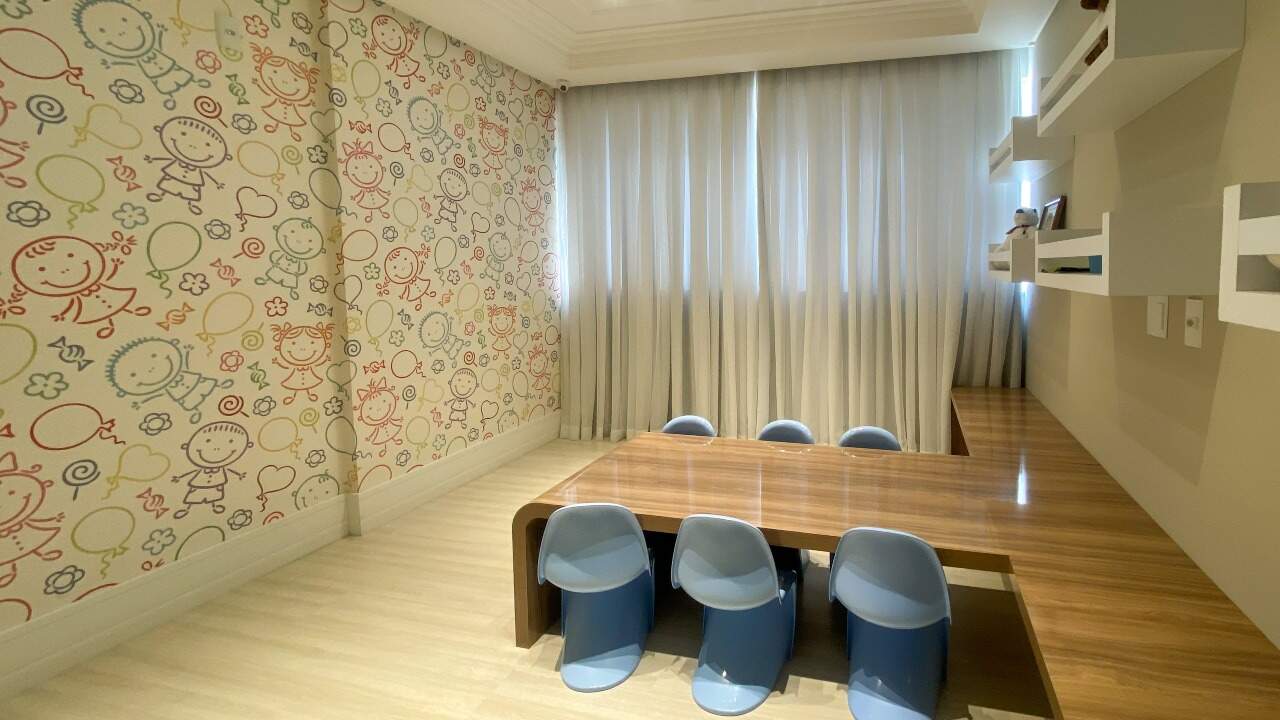 Apartamento à venda no Meia Praia: Brinquedoteca