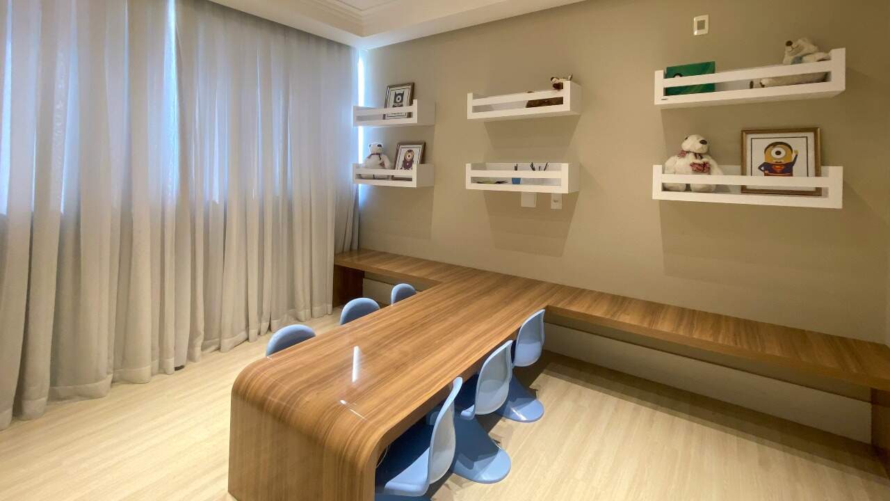 Apartamento à venda no Meia Praia: Brinquedoteca