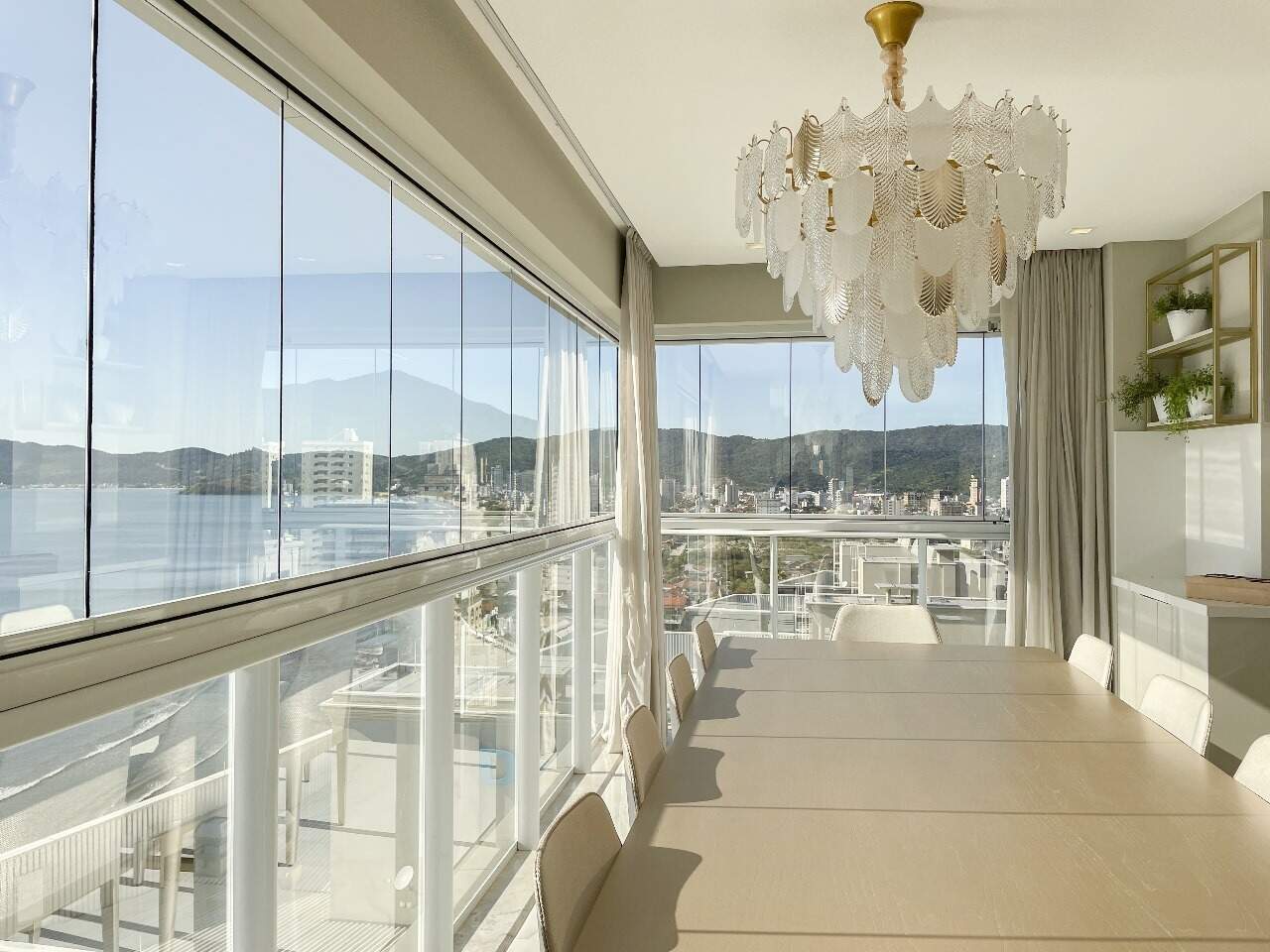 Apartamento à venda no Meia Praia: 