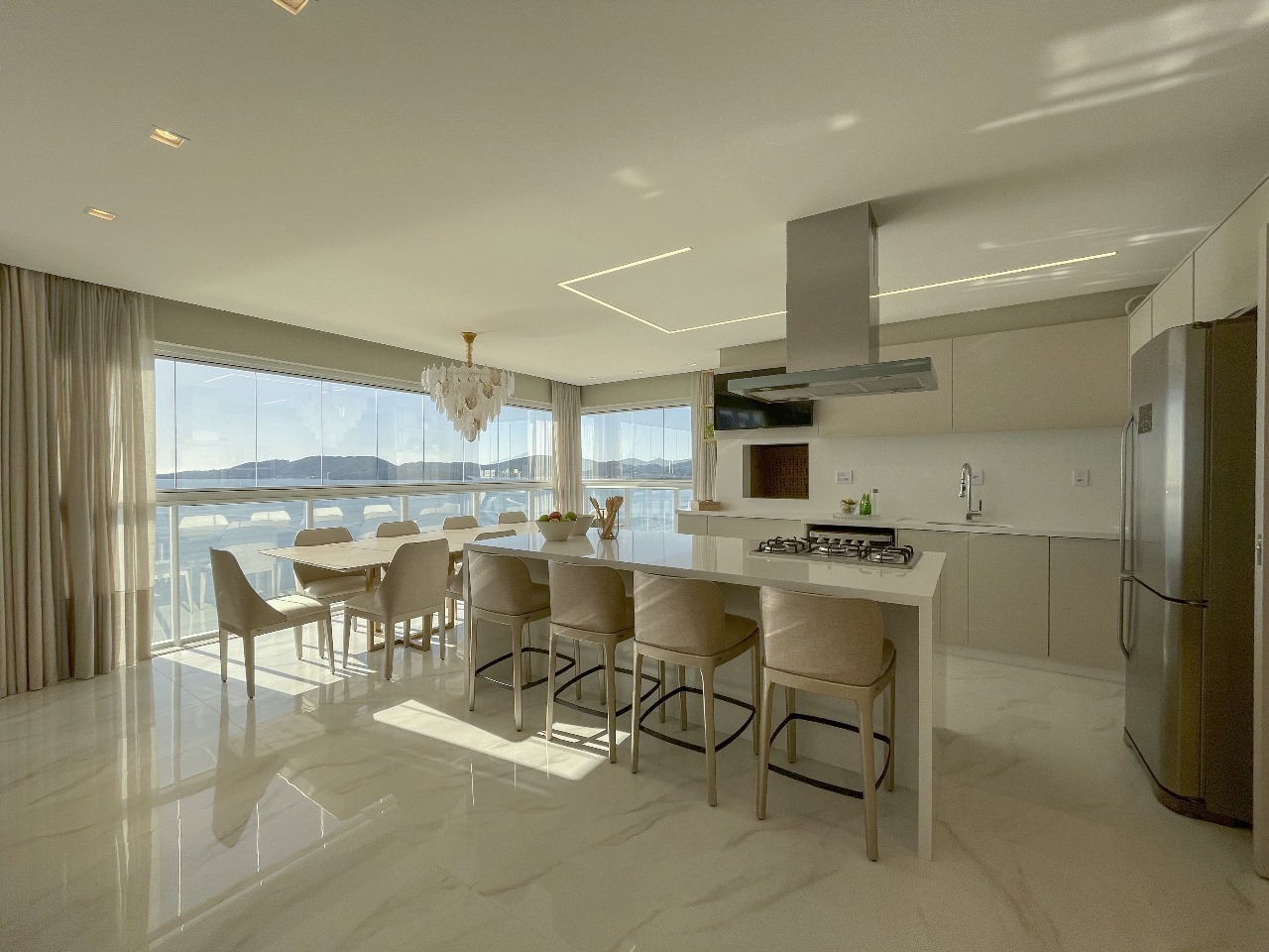 Apartamento à venda no Meia Praia: 