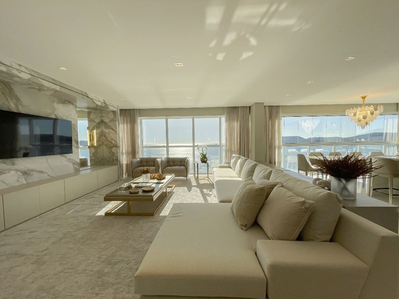 Apartamento à venda no Meia Praia: 