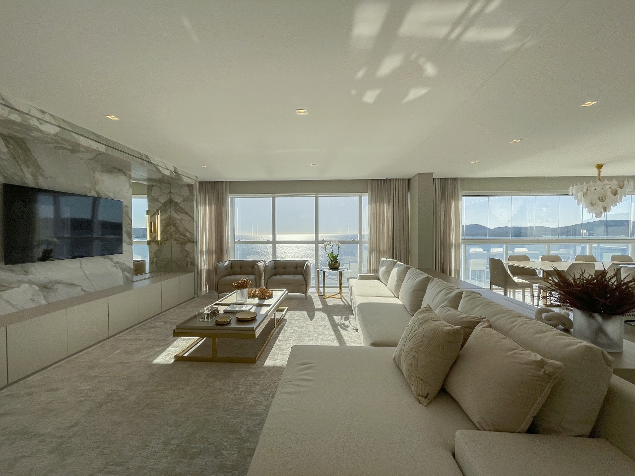 Apartamento à venda no Meia Praia: 