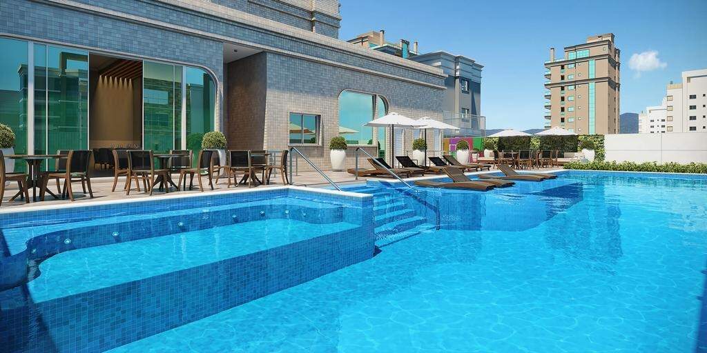 Apartamento à venda no Meia Praia: Piscina