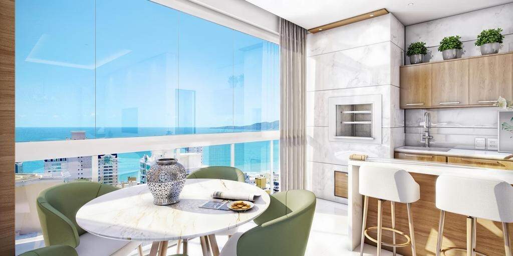 Apartamento à venda no Meia Praia: Sacada com churrasqueira