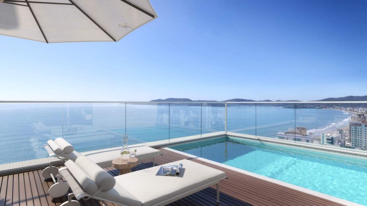 Apartamento à venda no Meia Praia: Piscina