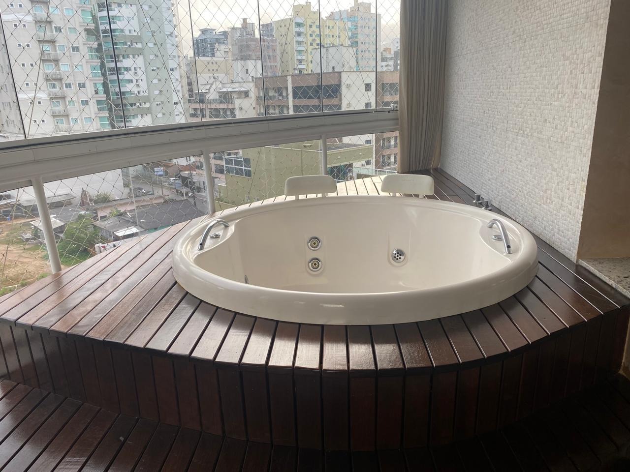 Apartamento à venda no Meia Praia: 