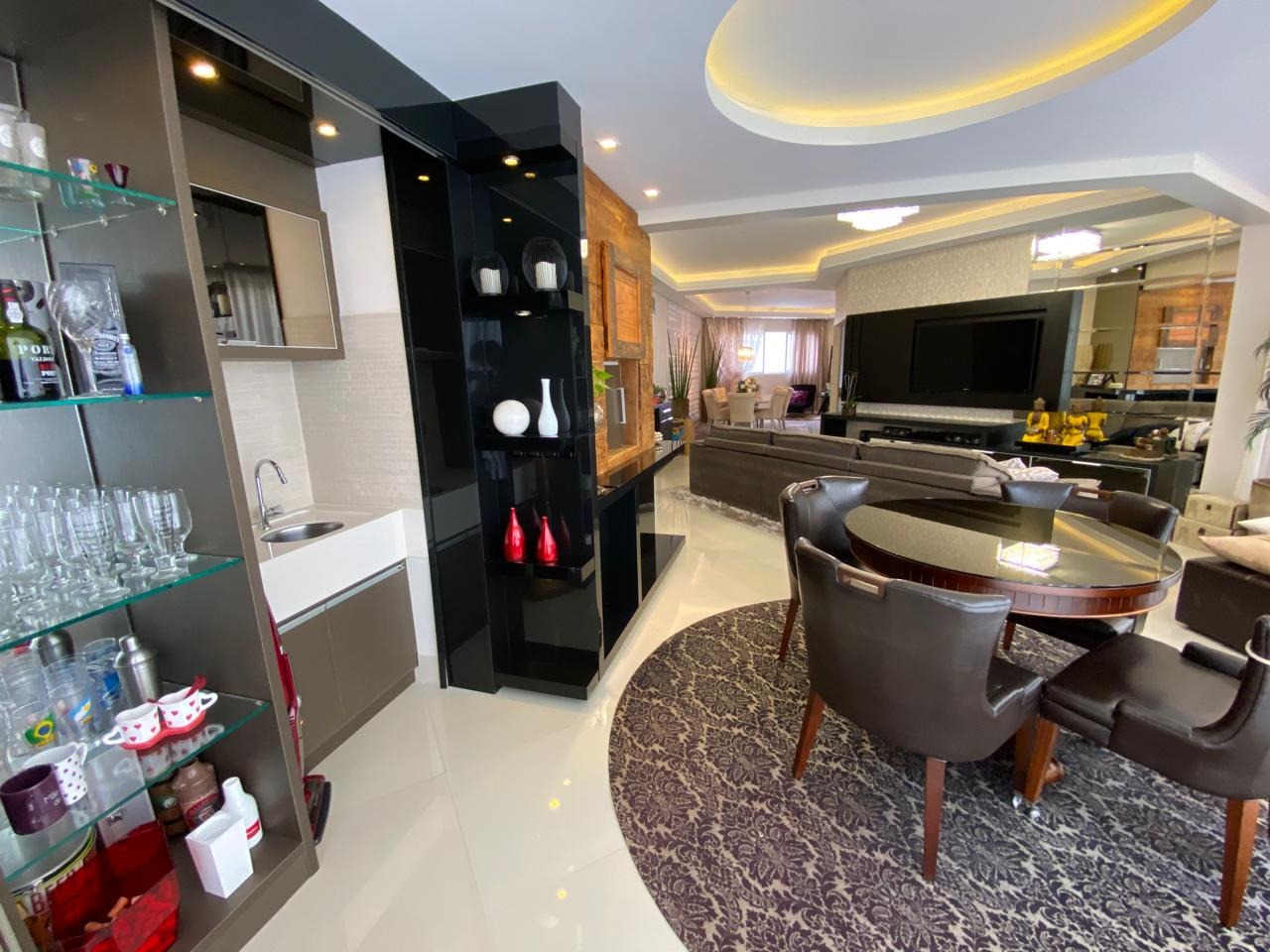 Apartamento à venda no Meia Praia: 