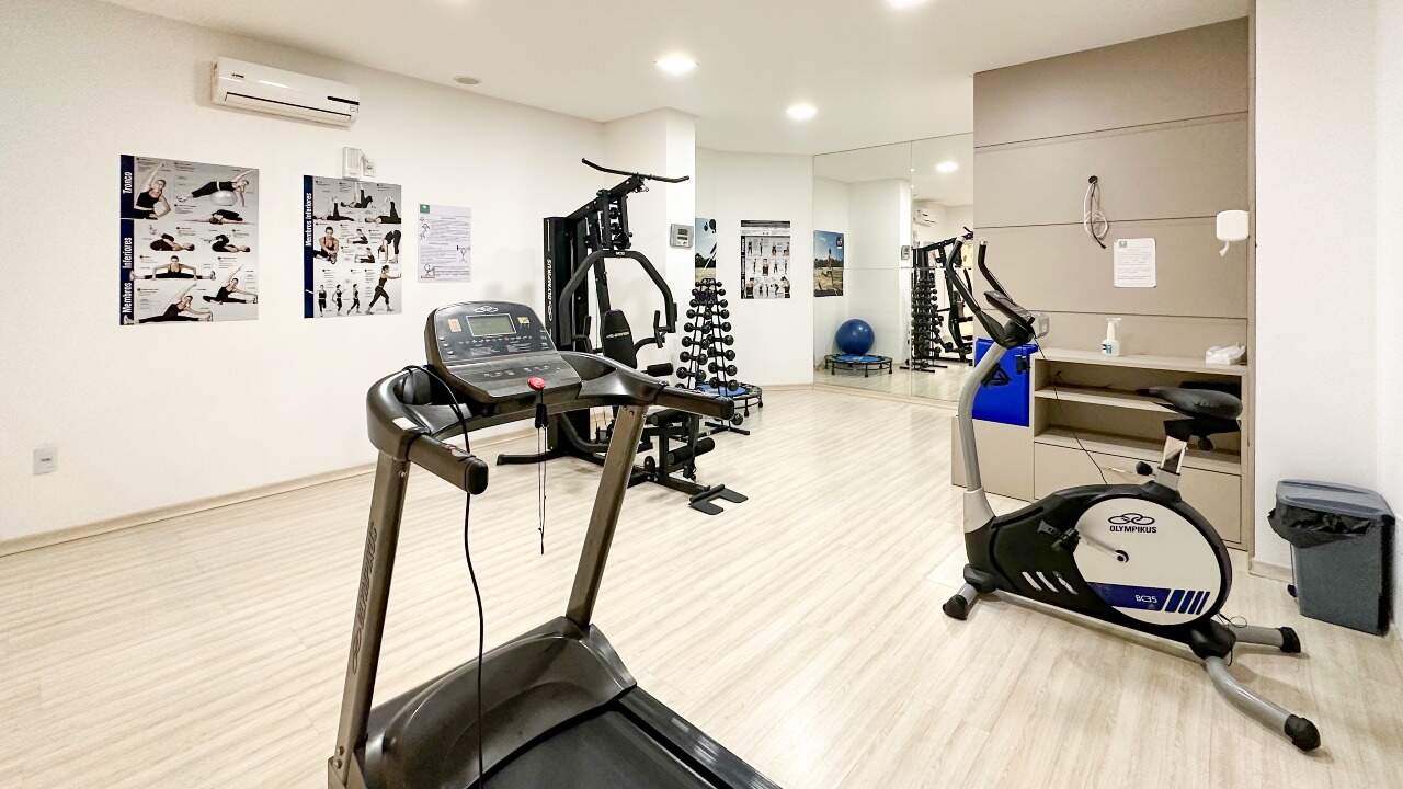 Apartamento à venda no Meia Praia: Academia