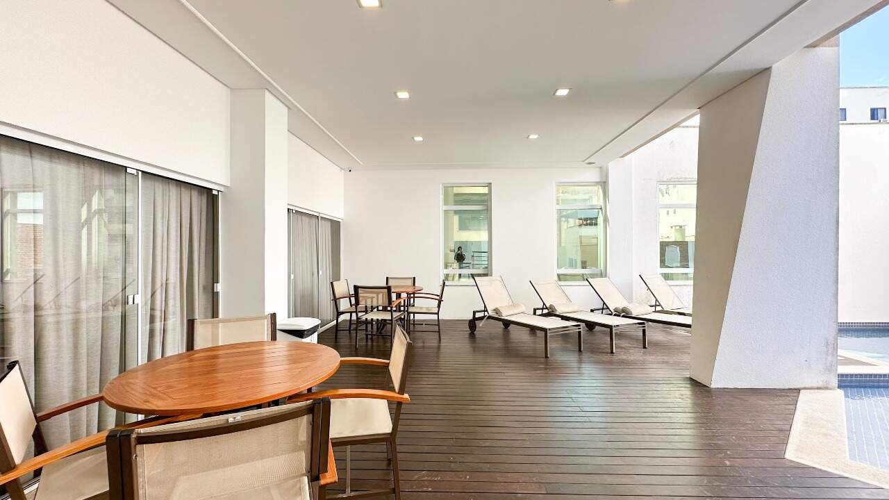 Apartamento à venda no Meia Praia: Área externa