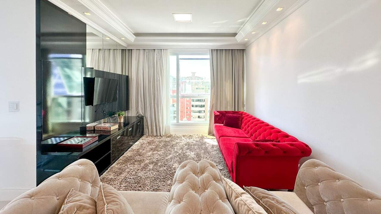 Apartamento à venda no Meia Praia: Living