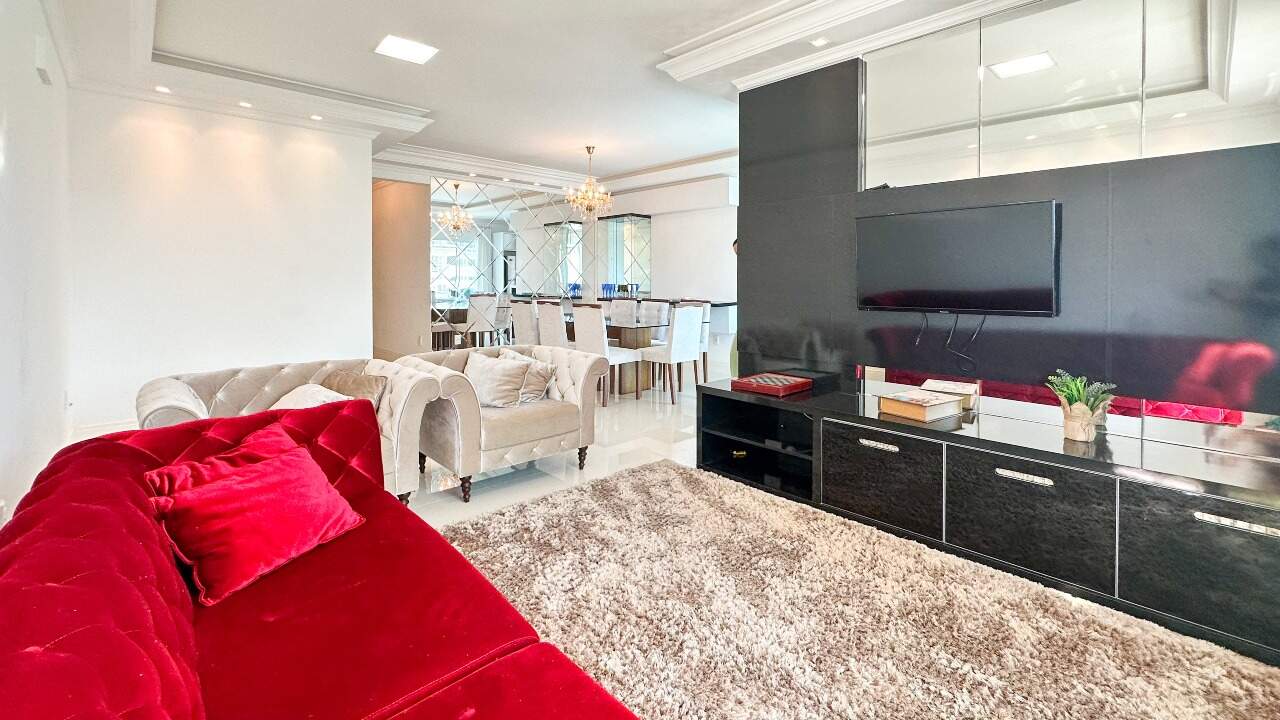 Apartamento à venda no Meia Praia: Living