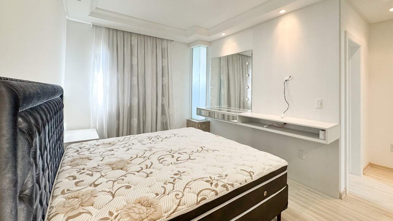 Apartamento à venda no Meia Praia: Suíte master