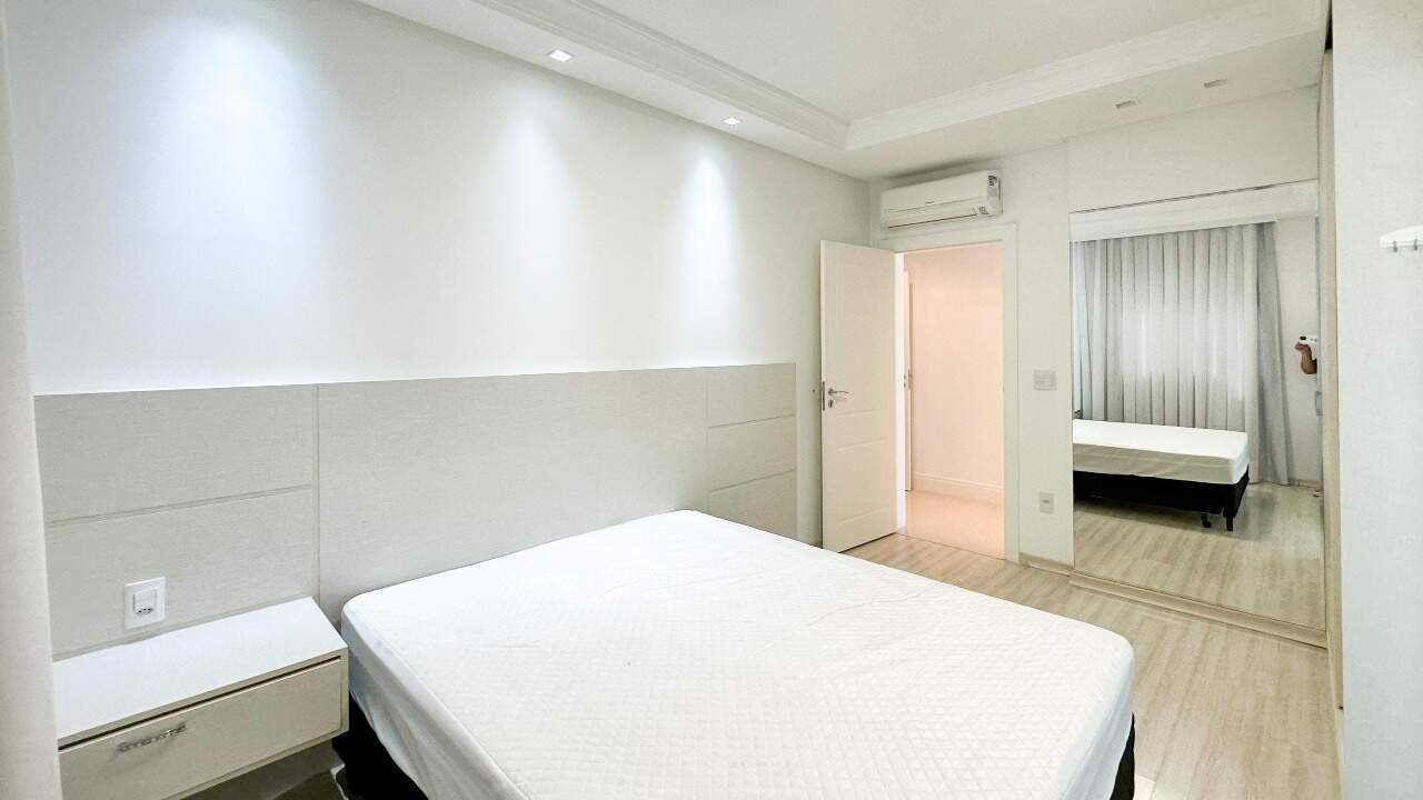 Apartamento à venda no Meia Praia: Suíte 03