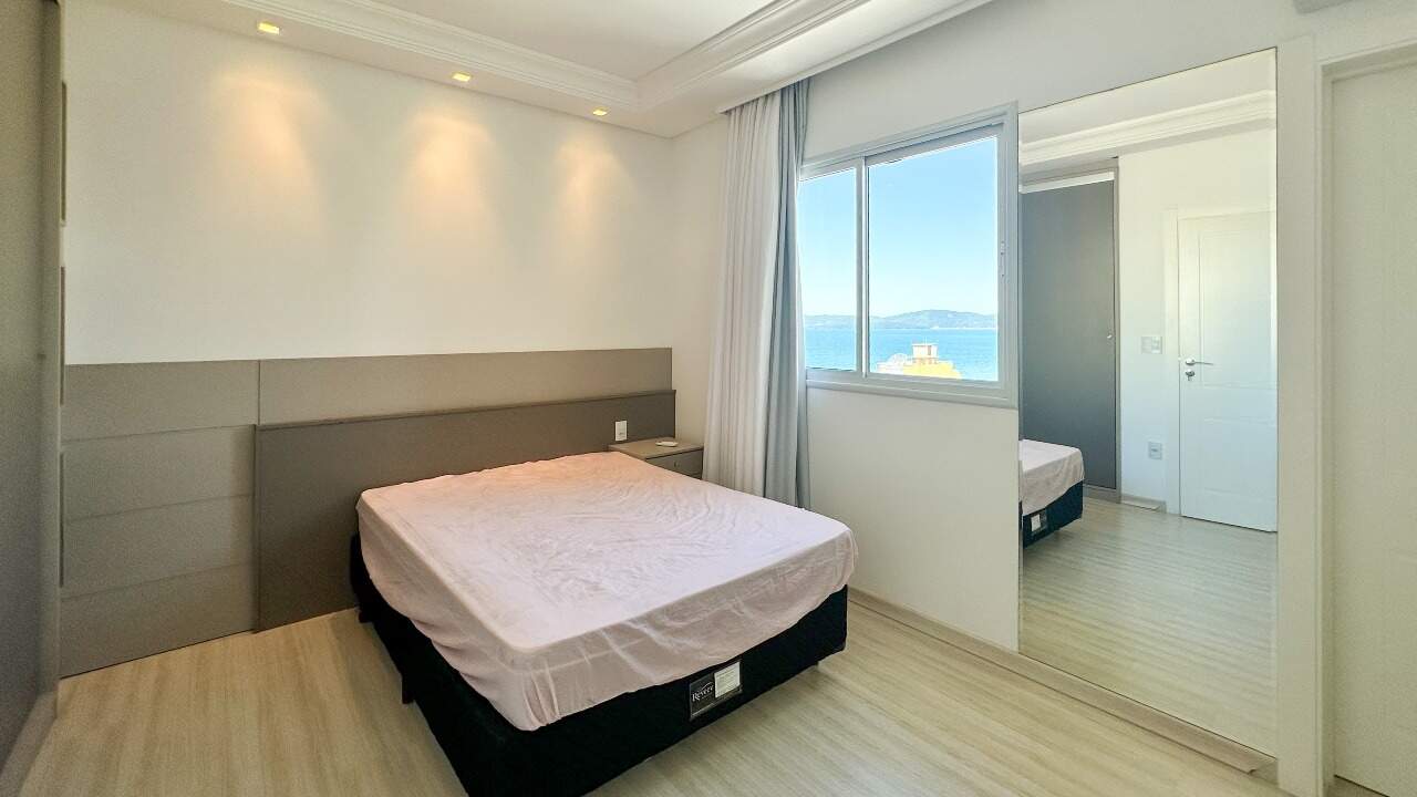 Apartamento à venda no Meia Praia: Suíte 01