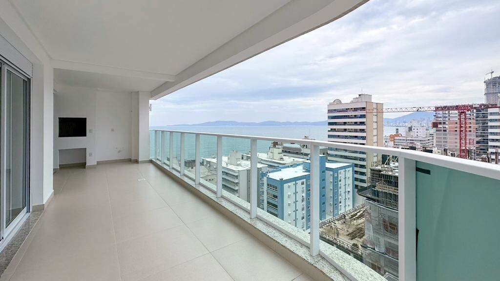 Apartamento à venda no Centro: Sacada com churrasqueira 