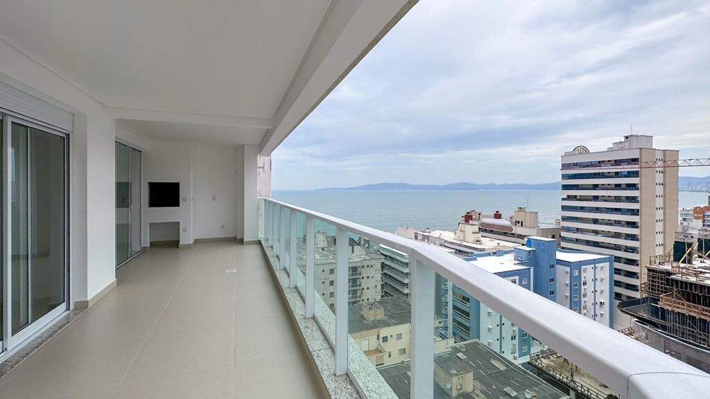 Apartamento à venda no Centro: Sacada com churrasqueira 